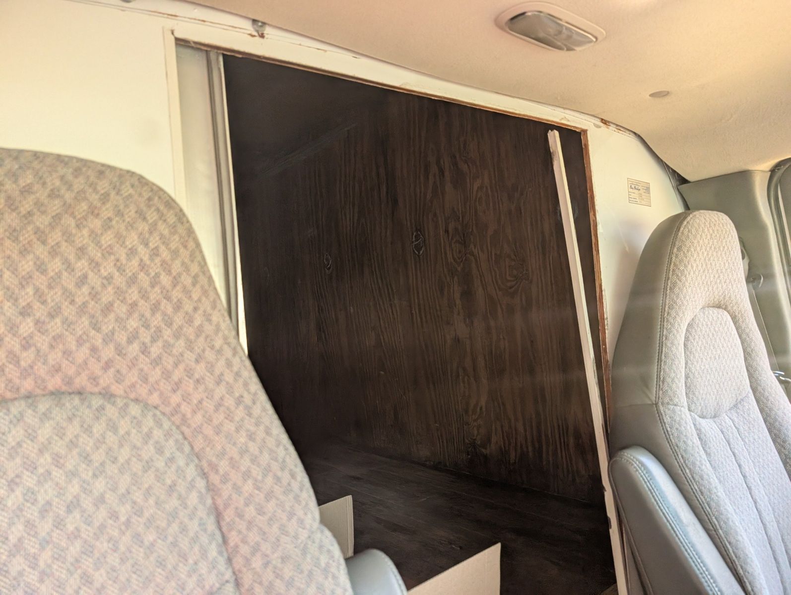 2004 Chevrolet Express Cutaway 25