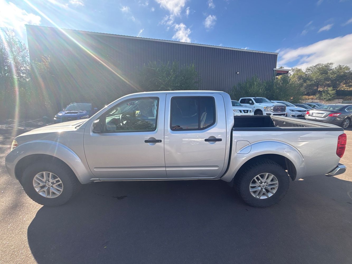 2016 Nissan Frontier SV photo 2