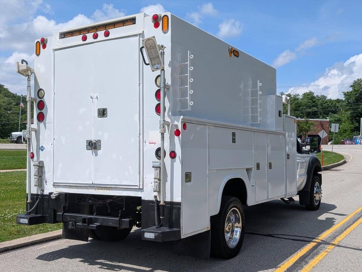 2011 Ford F-550 Super Duty 7