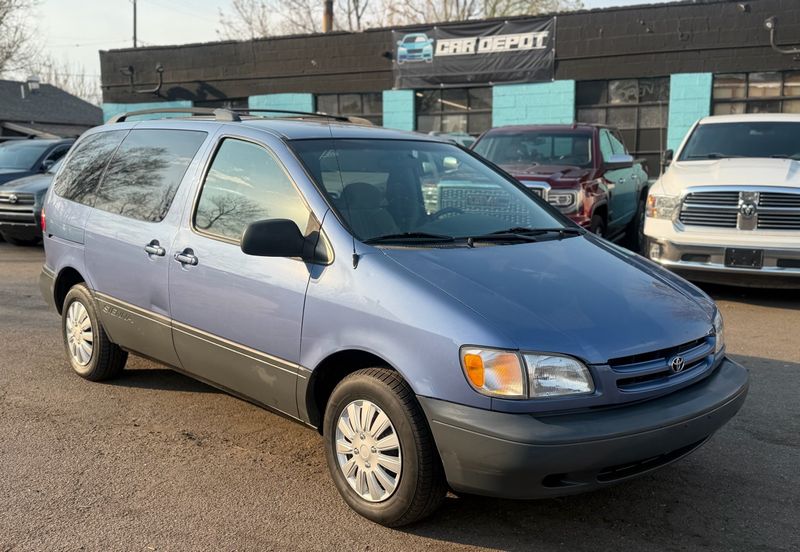 2000 Toyota Sienna LE
