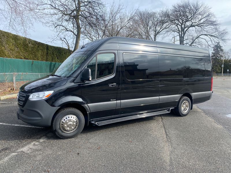 Mercedes benz sprinter store 3500 passenger van