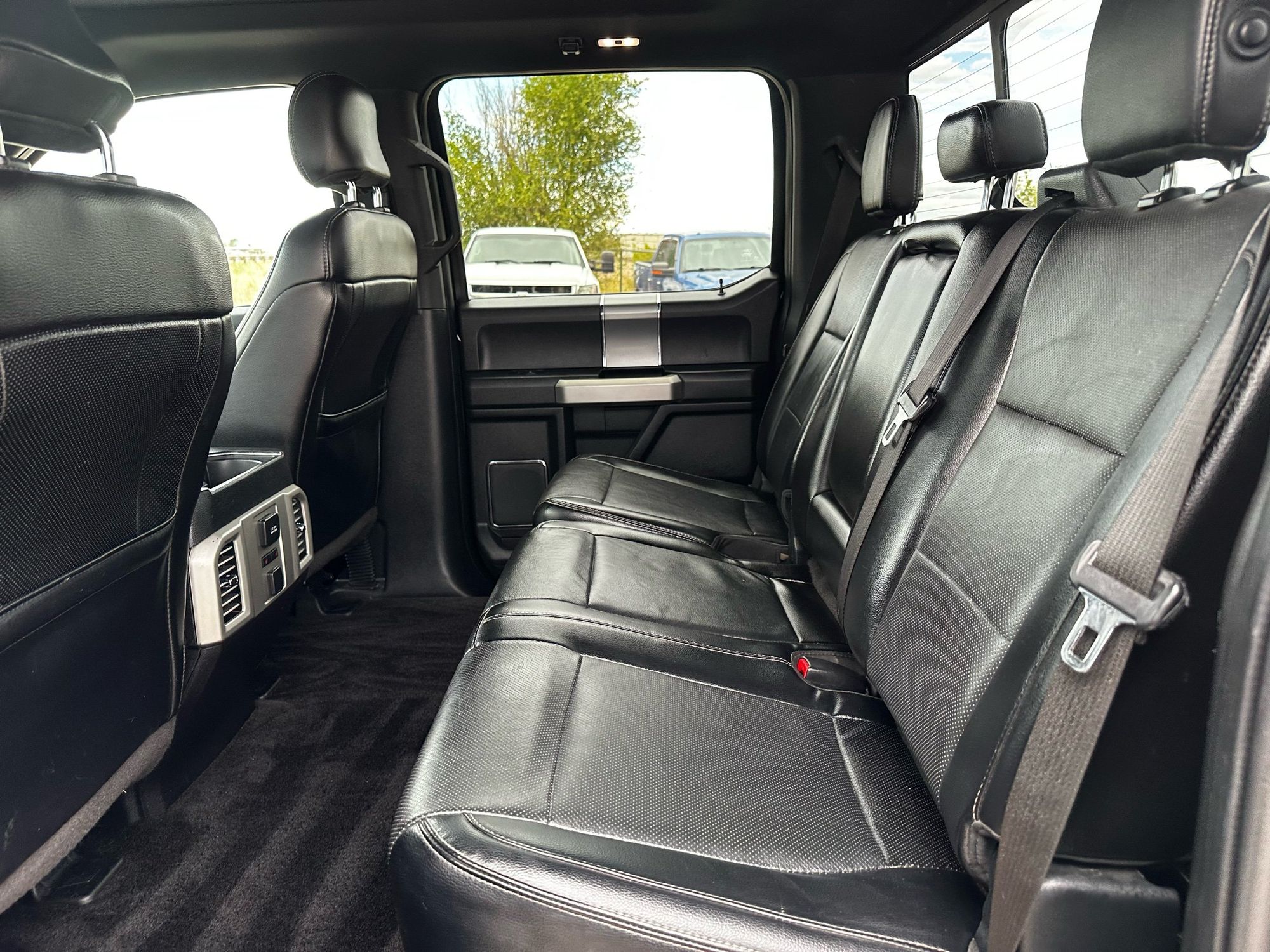 2016 Ford F-150 Lariat photo 27