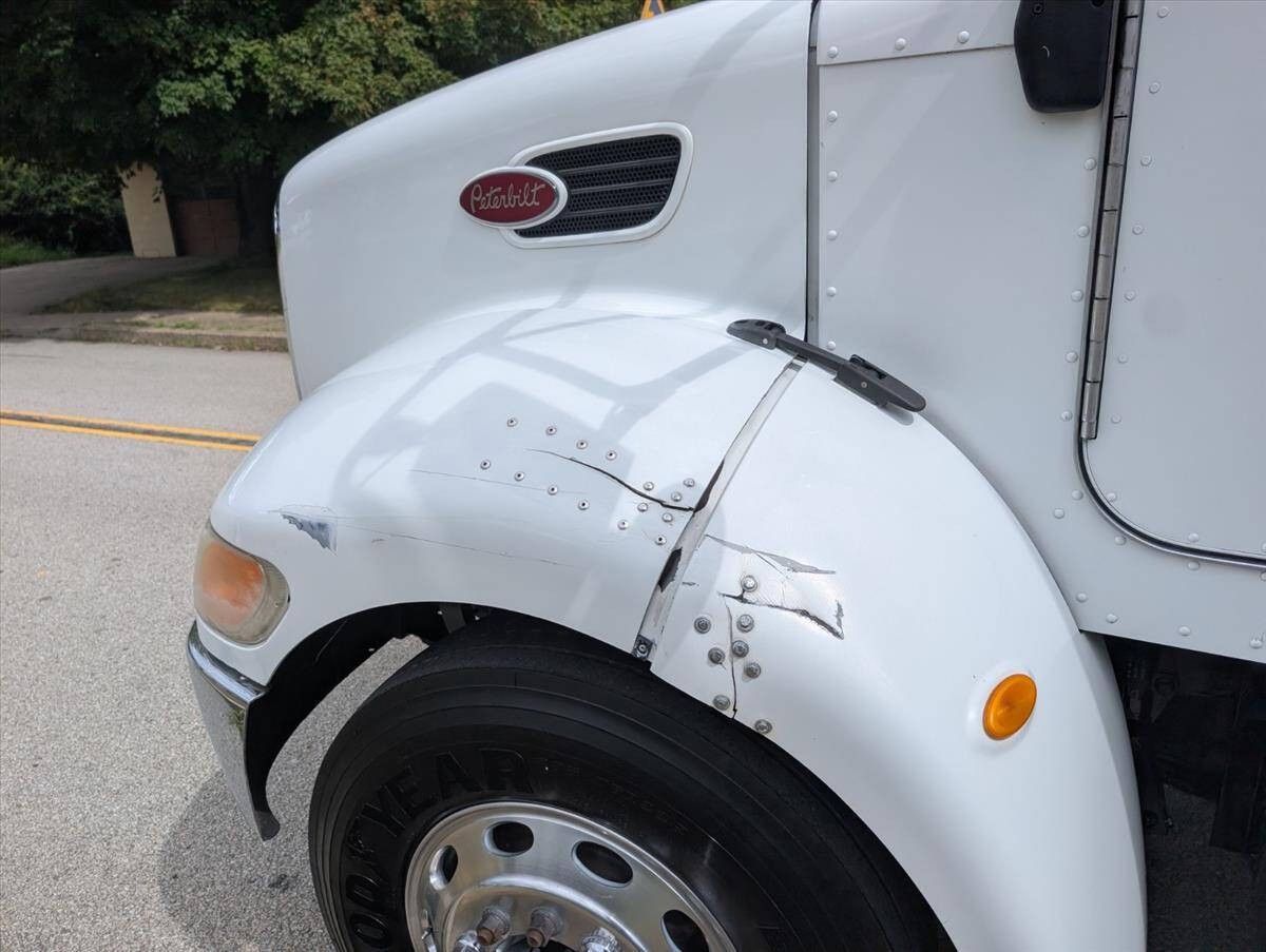 2007 Peterbilt 335 59