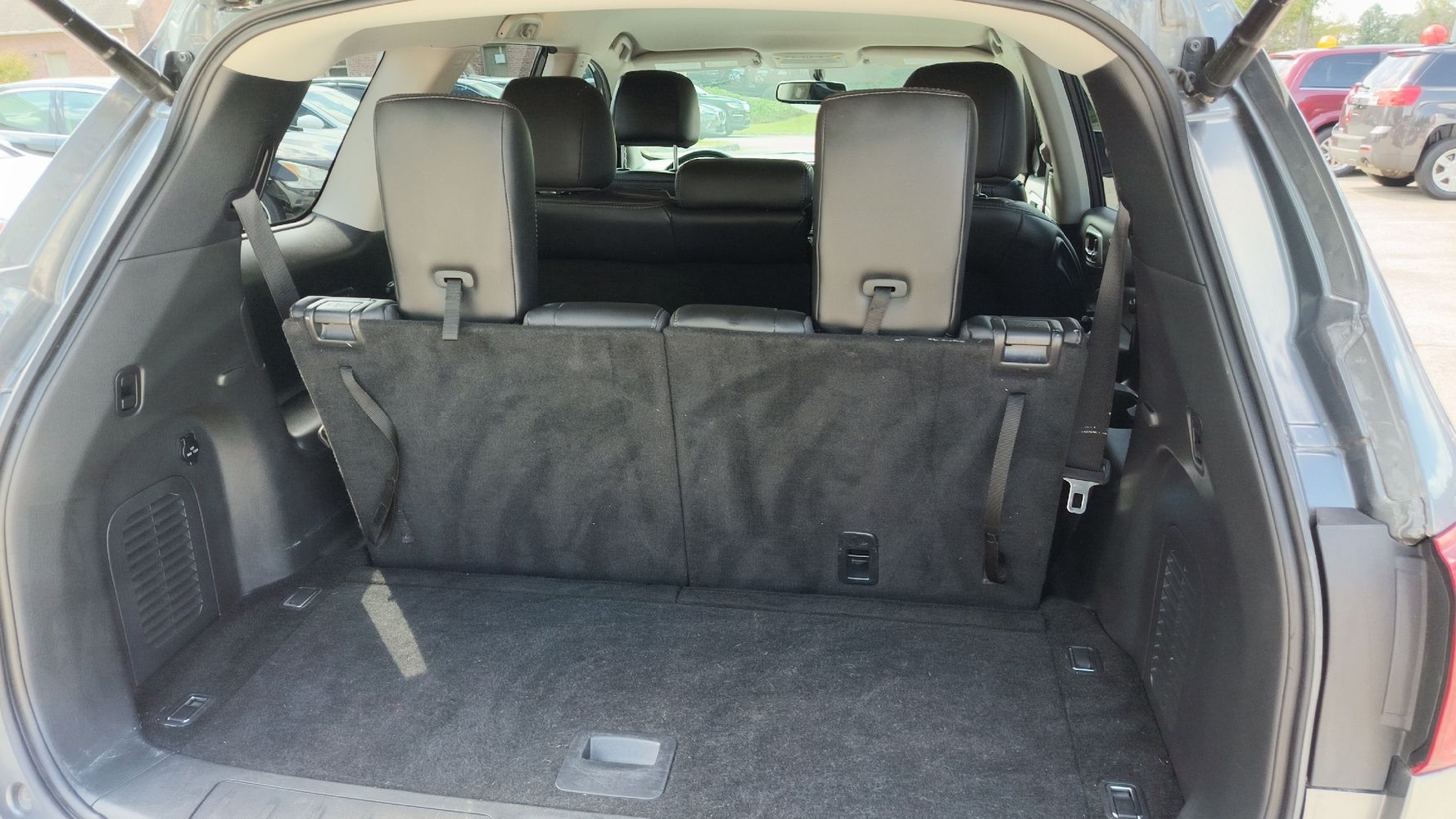 2018 Nissan Pathfinder SL photo 10