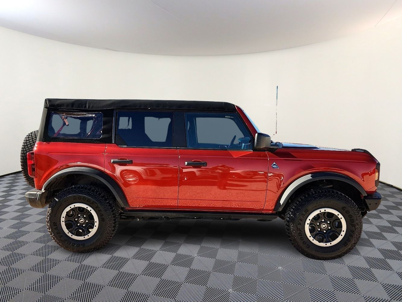 2024 Ford Bronco Black Diamond photo 3