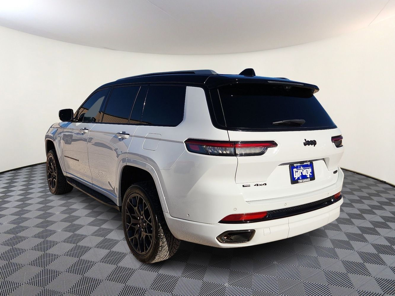 2023 Jeep Grand Cherokee L Summit Reserve photo 3