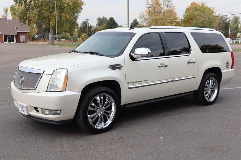 2008 Cadillac Escalade ESV Photos