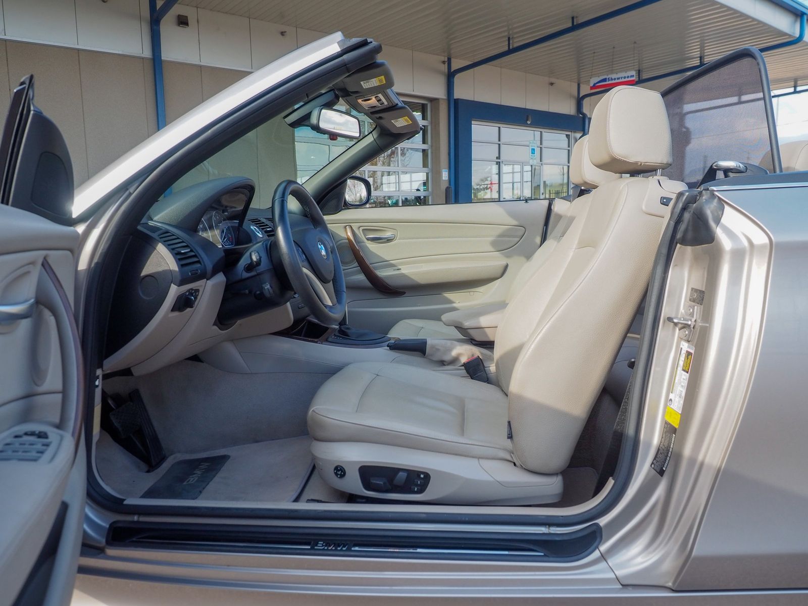 2011 BMW 128I 39