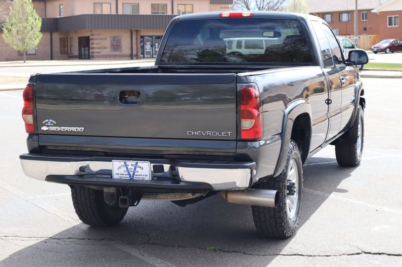 2004 Chevrolet Silverado 2500HD Photos