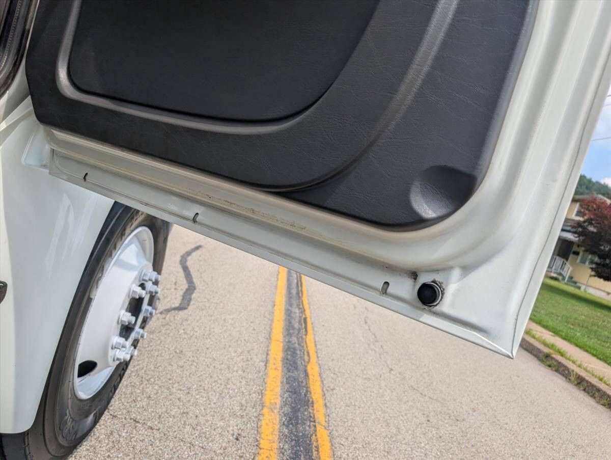 2018 International DuraStar 4300 32