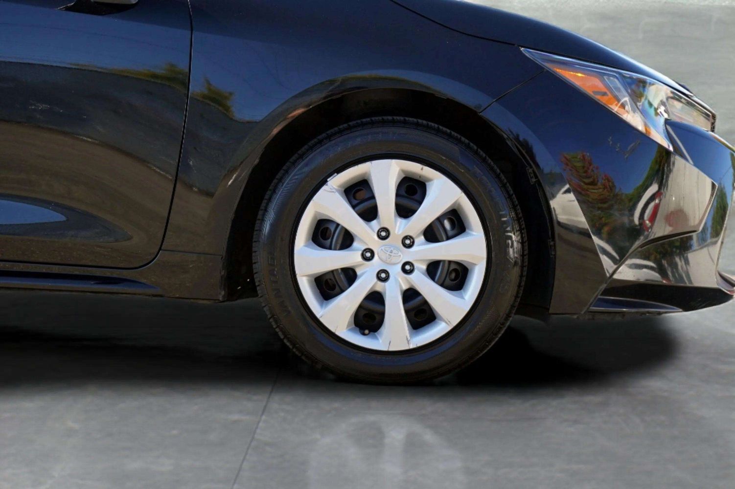 2024 Toyota Corolla LE photo 9