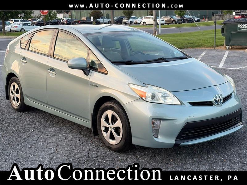 Green 2013 Toyota Prius Hatchback Front-Wheel Drive Continuously Variable Transmission