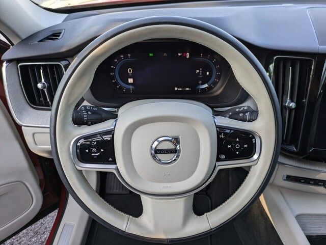 2023 Volvo XC60 Plus photo 20