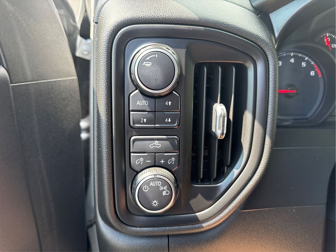 2019 Chevrolet Silverado 1500 Custom Trail Boss photo 24