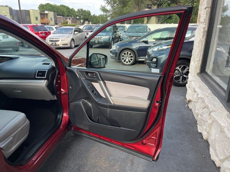 2016 Subaru Forester 2.5i photo 9