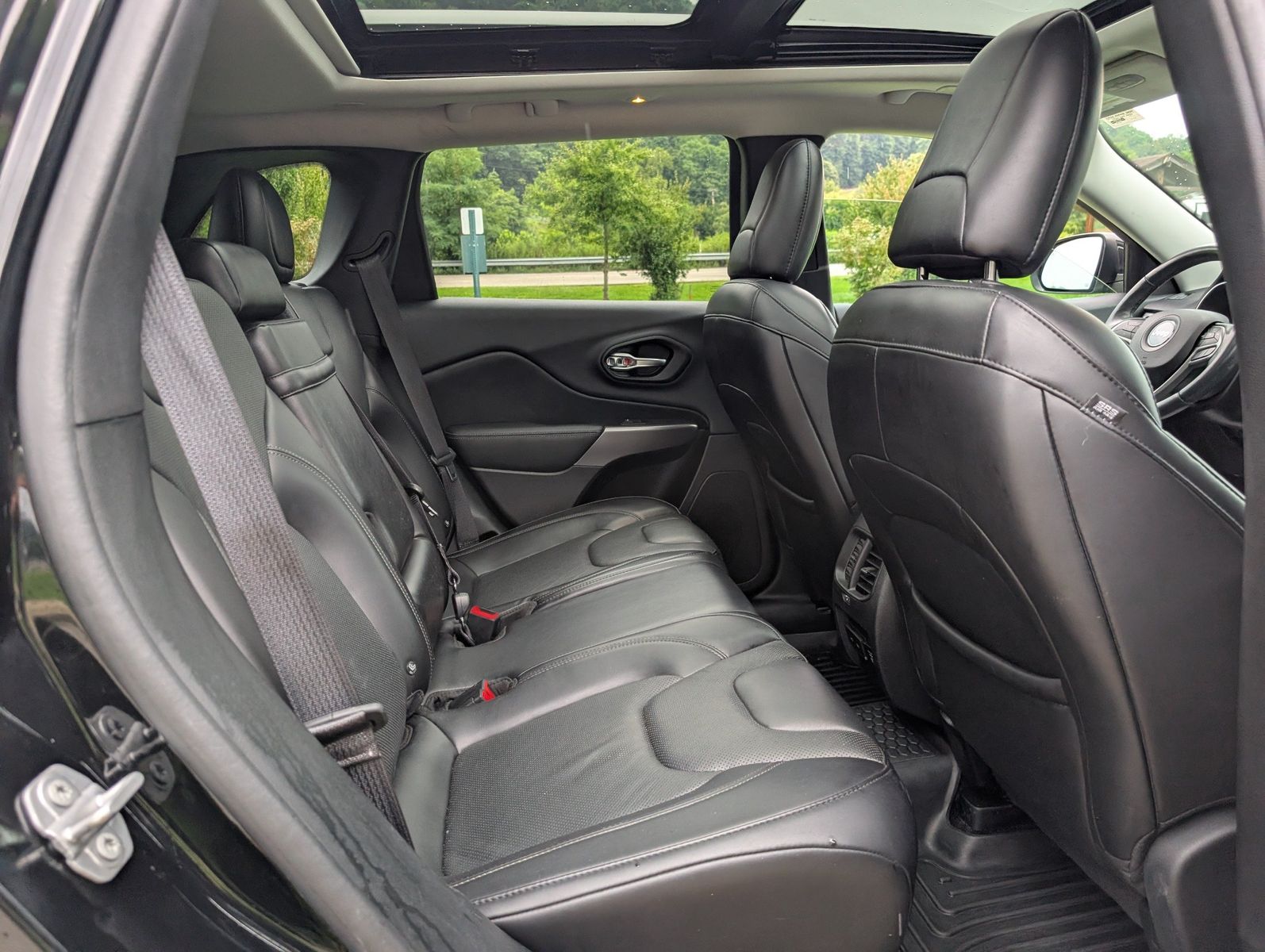 2019 Jeep Cherokee 41