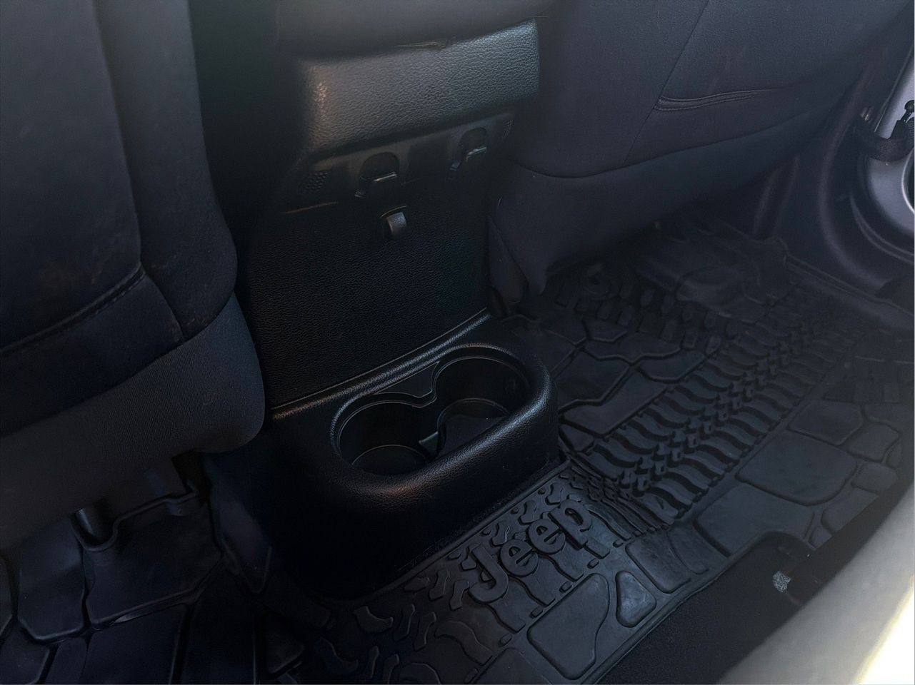 2014 Jeep Wrangler Unlimited Sport - Photo 34