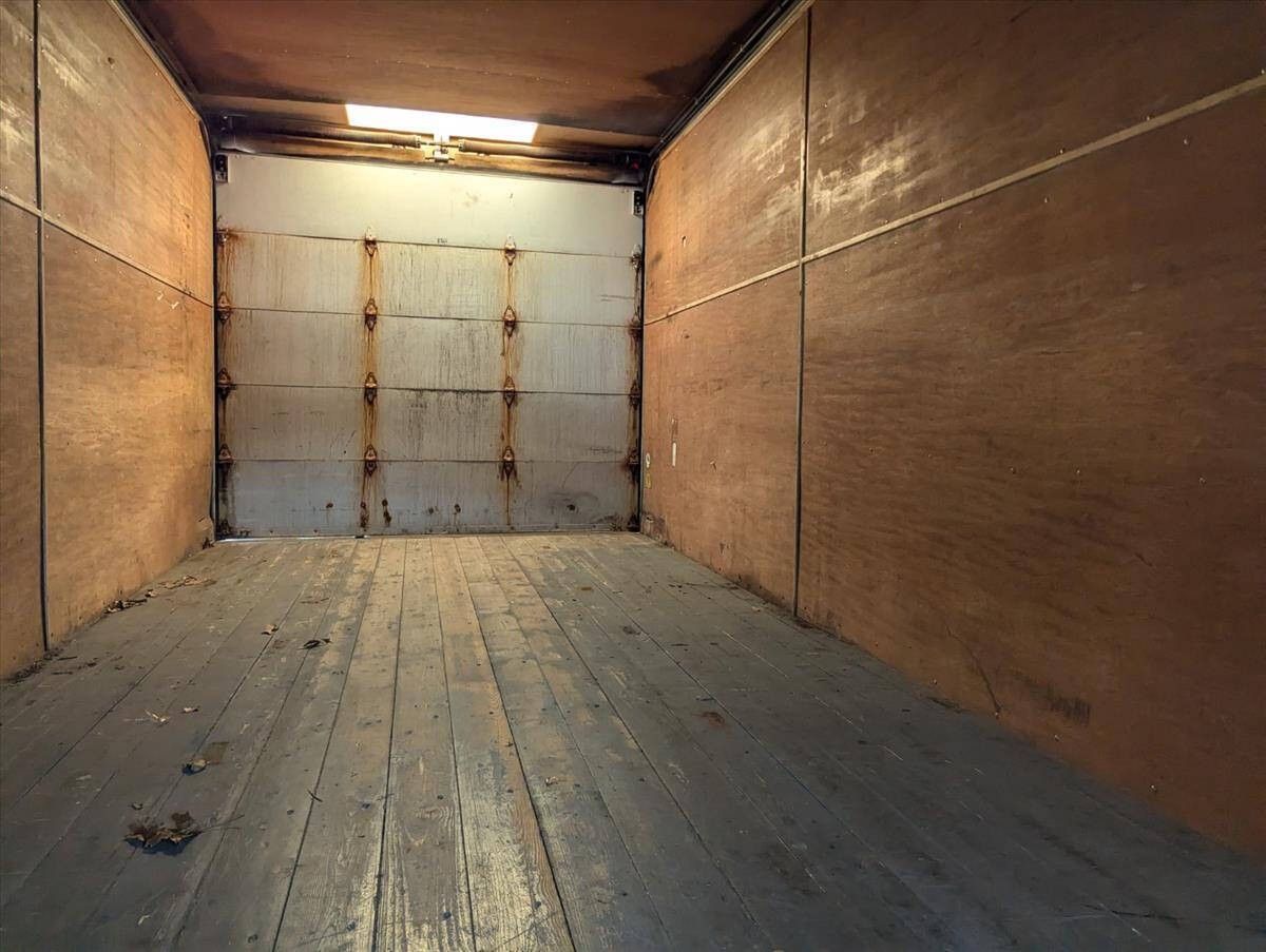 2016 Ford E-Series 27