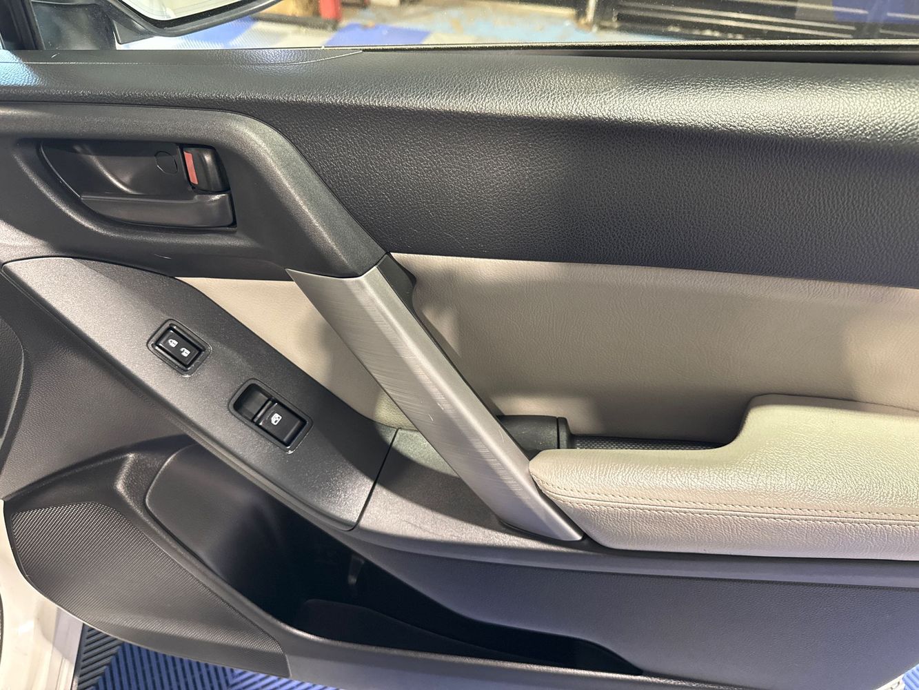 2014 Subaru Forester 2.5i Premium photo 4