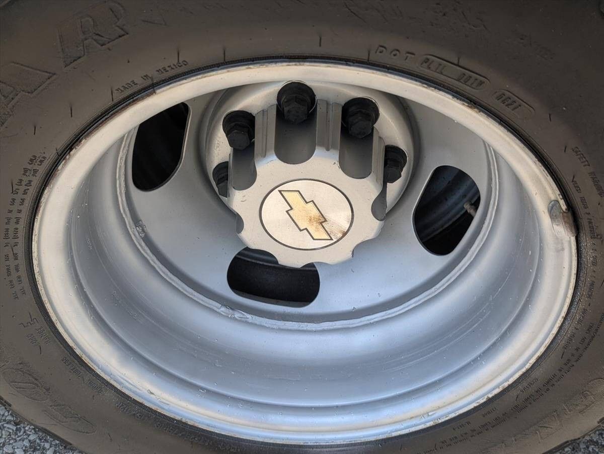 2008 Chevrolet Express Cutaway 36