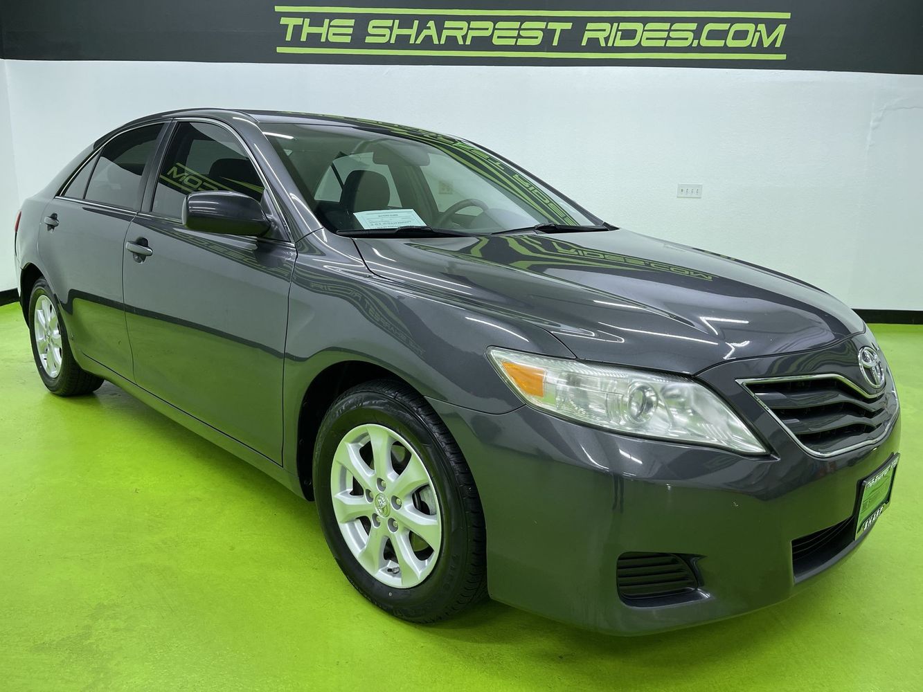 2011 Toyota Camry SE photo 2