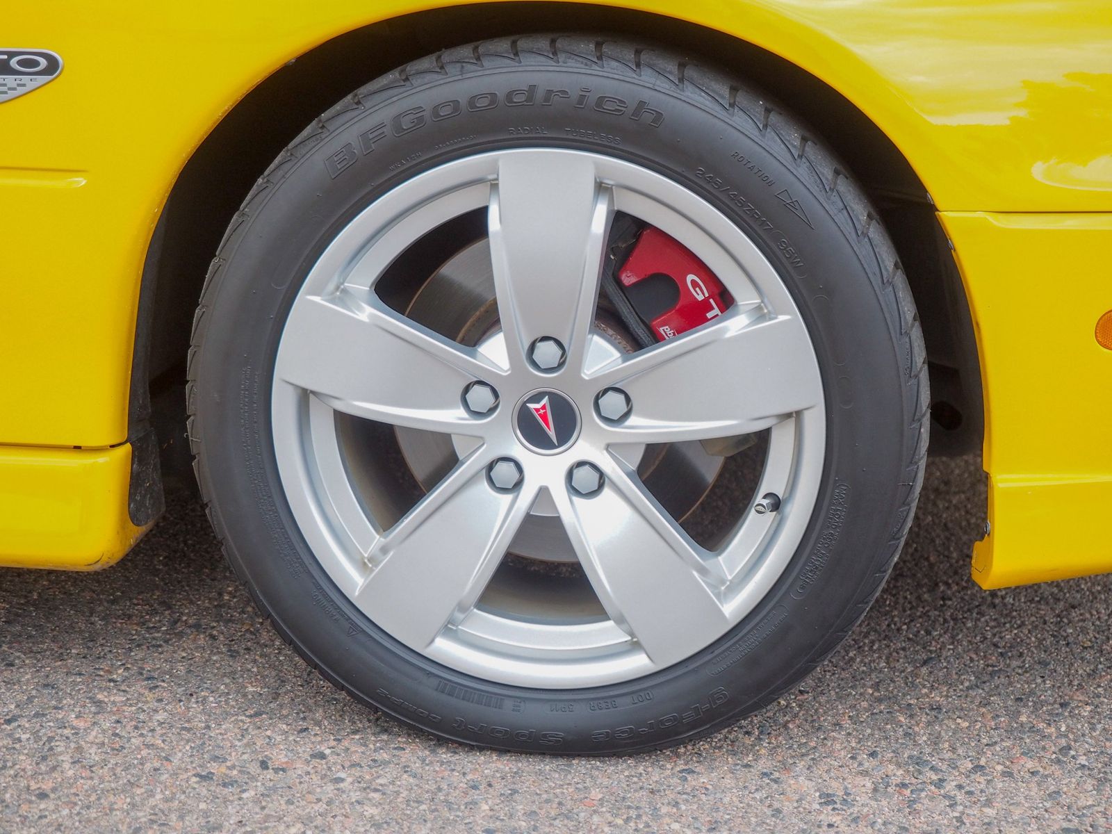 2005 Pontiac GTO 29