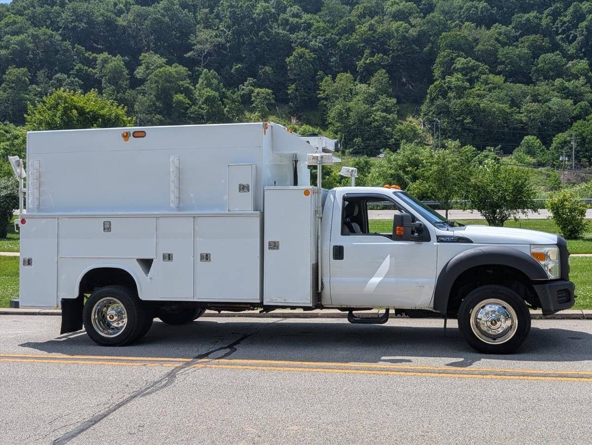 2011 Ford F-550 Super Duty 4