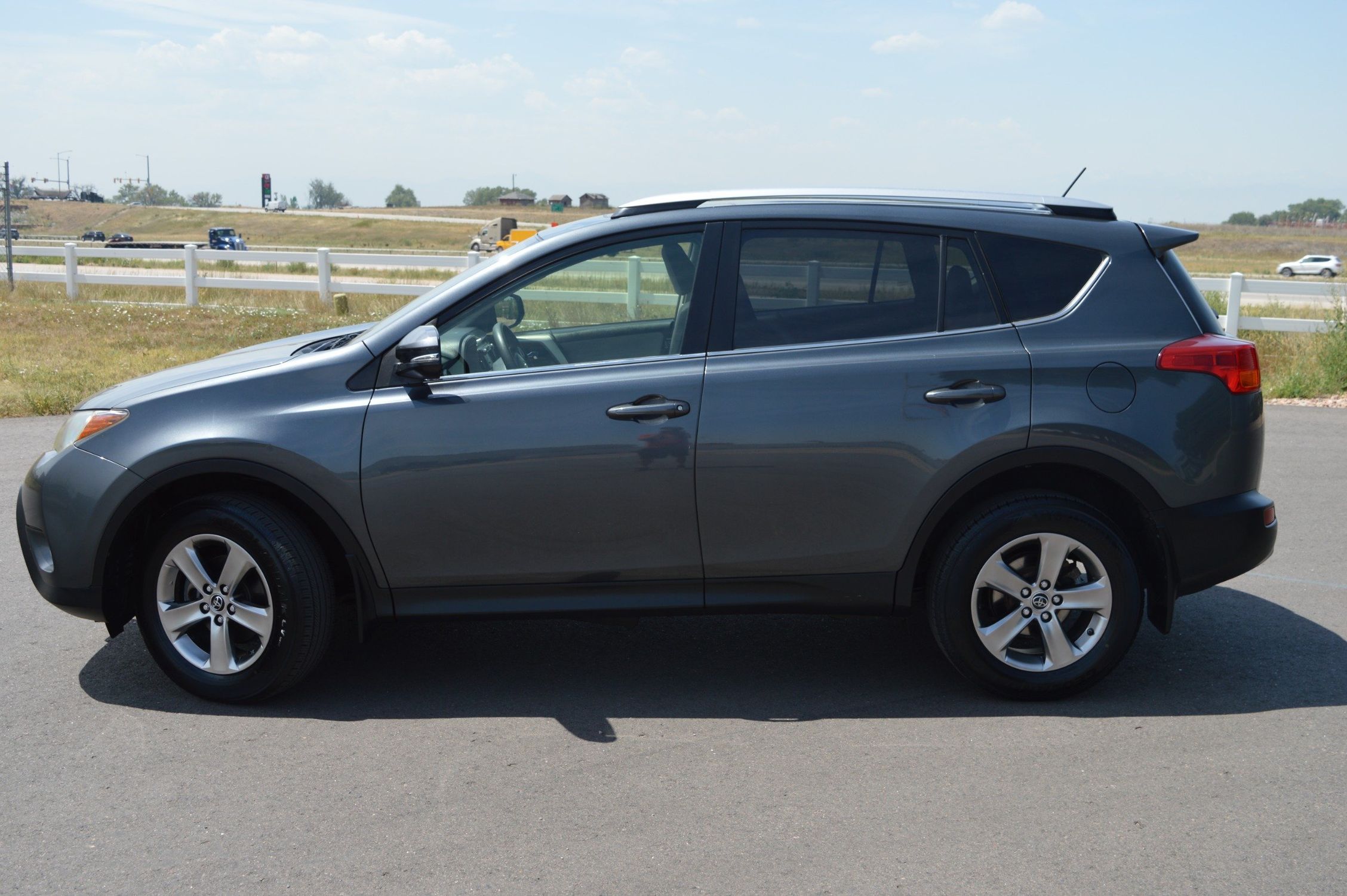2015 Toyota RAV4 XLE photo 22