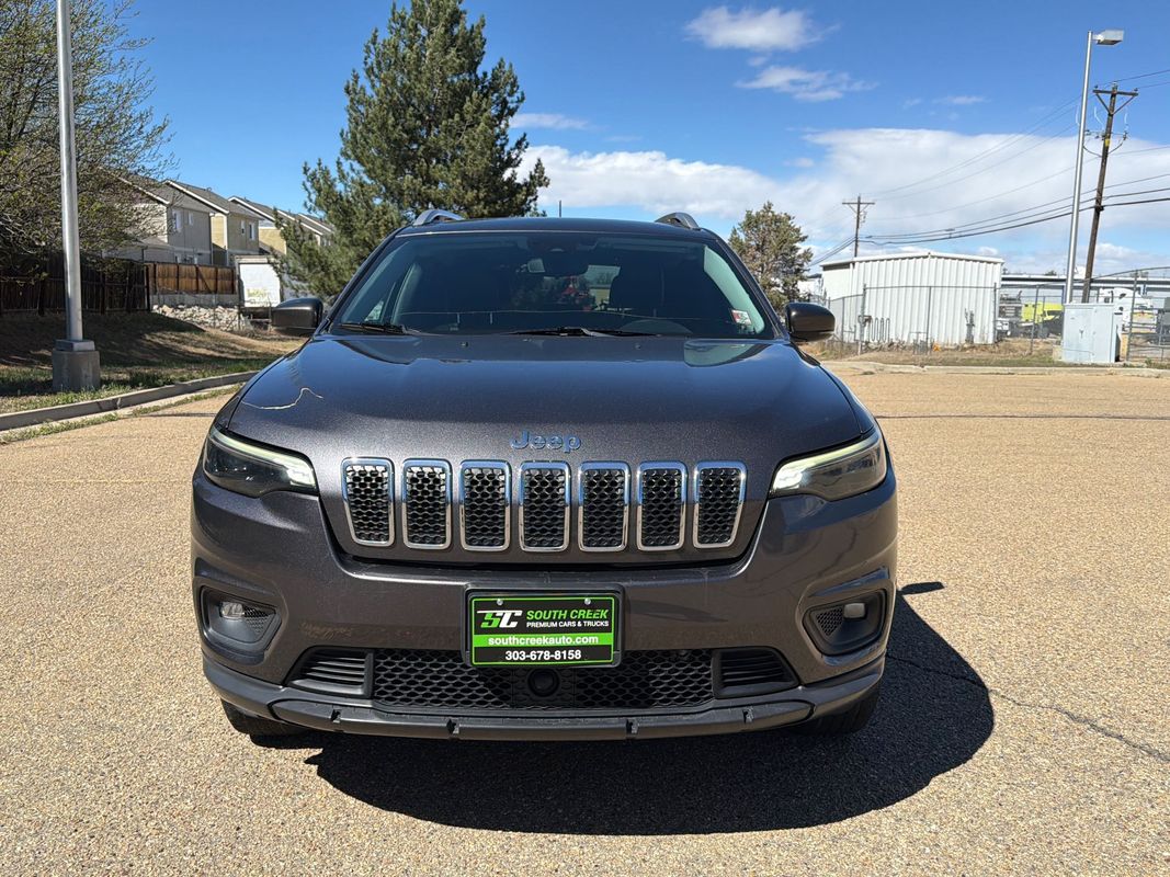 View vehicle photo 3