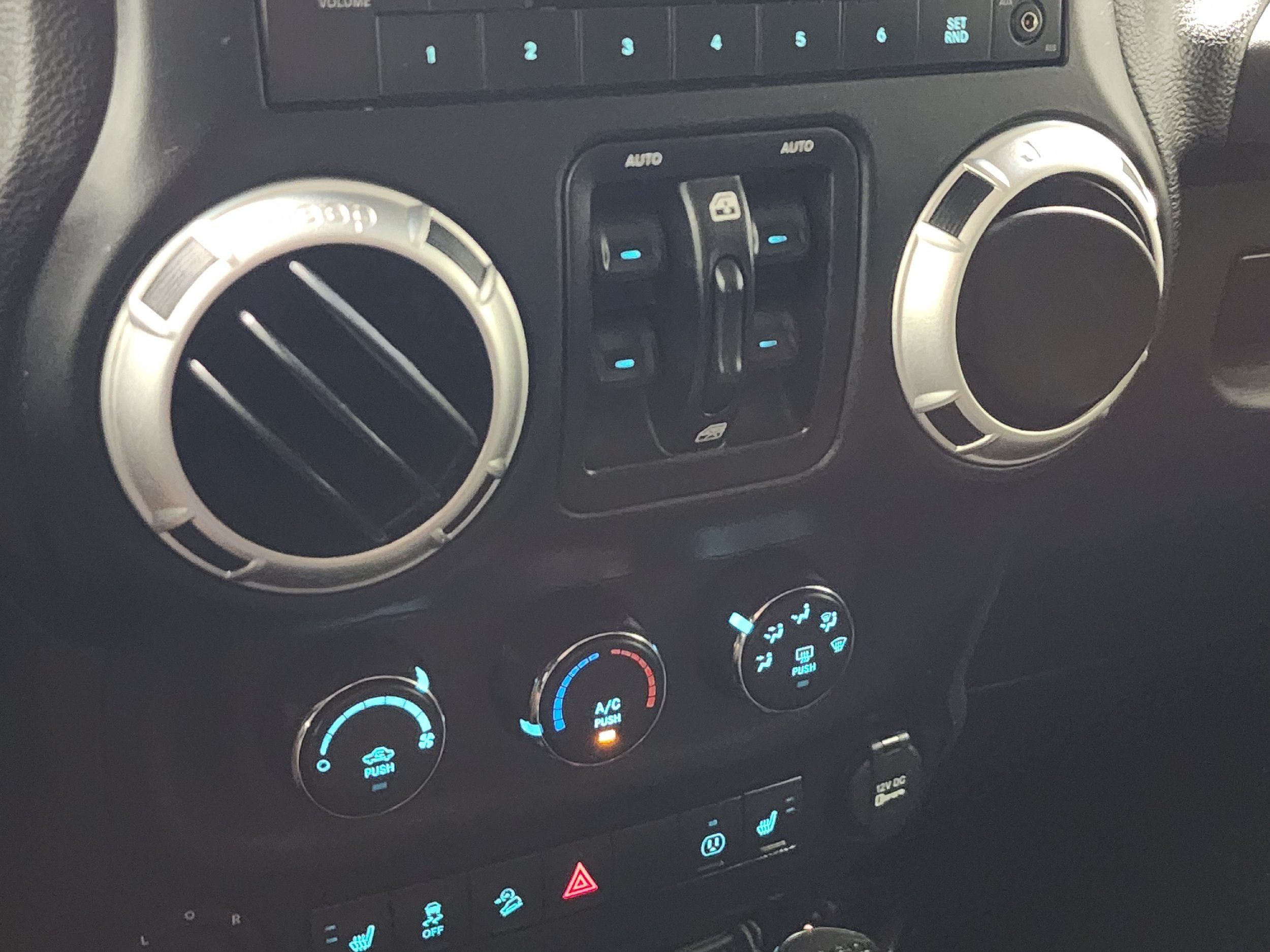 2015 Jeep Wrangler Unlimited Rubicon photo 22