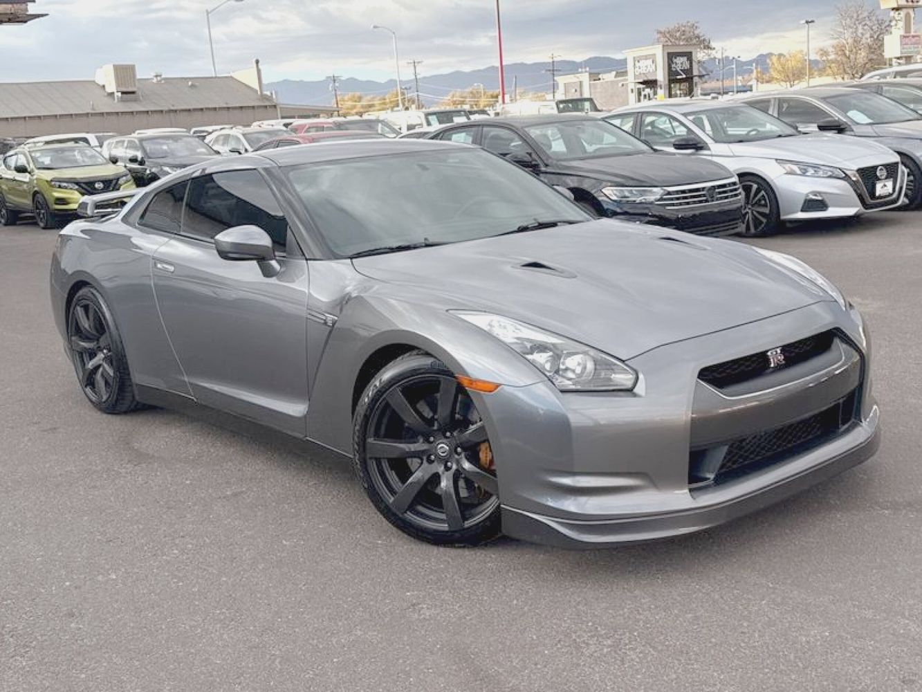 2010 Nissan GT-R Premium's photo