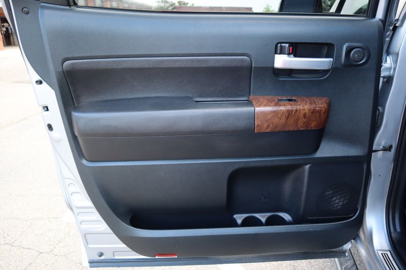 ●【訳アリ】　Tundra　他言語　１枚 2010-2014 Toyota Tundra 4WD Control Module Computer | 89533