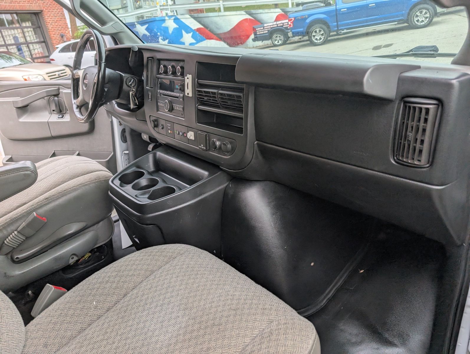 2018 GMC Savana Cargo 44