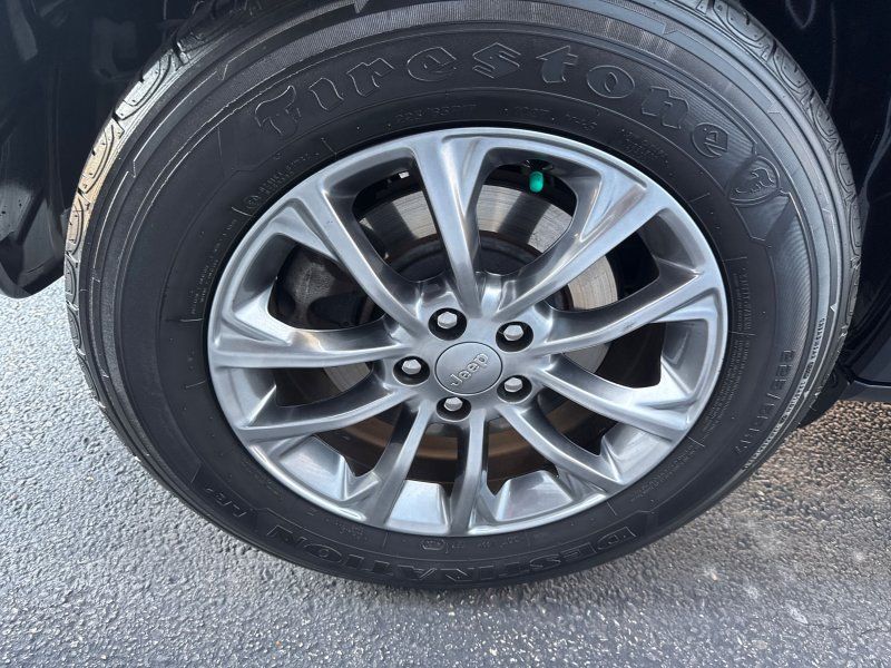 2021 Jeep Cherokee Latitude photo 30