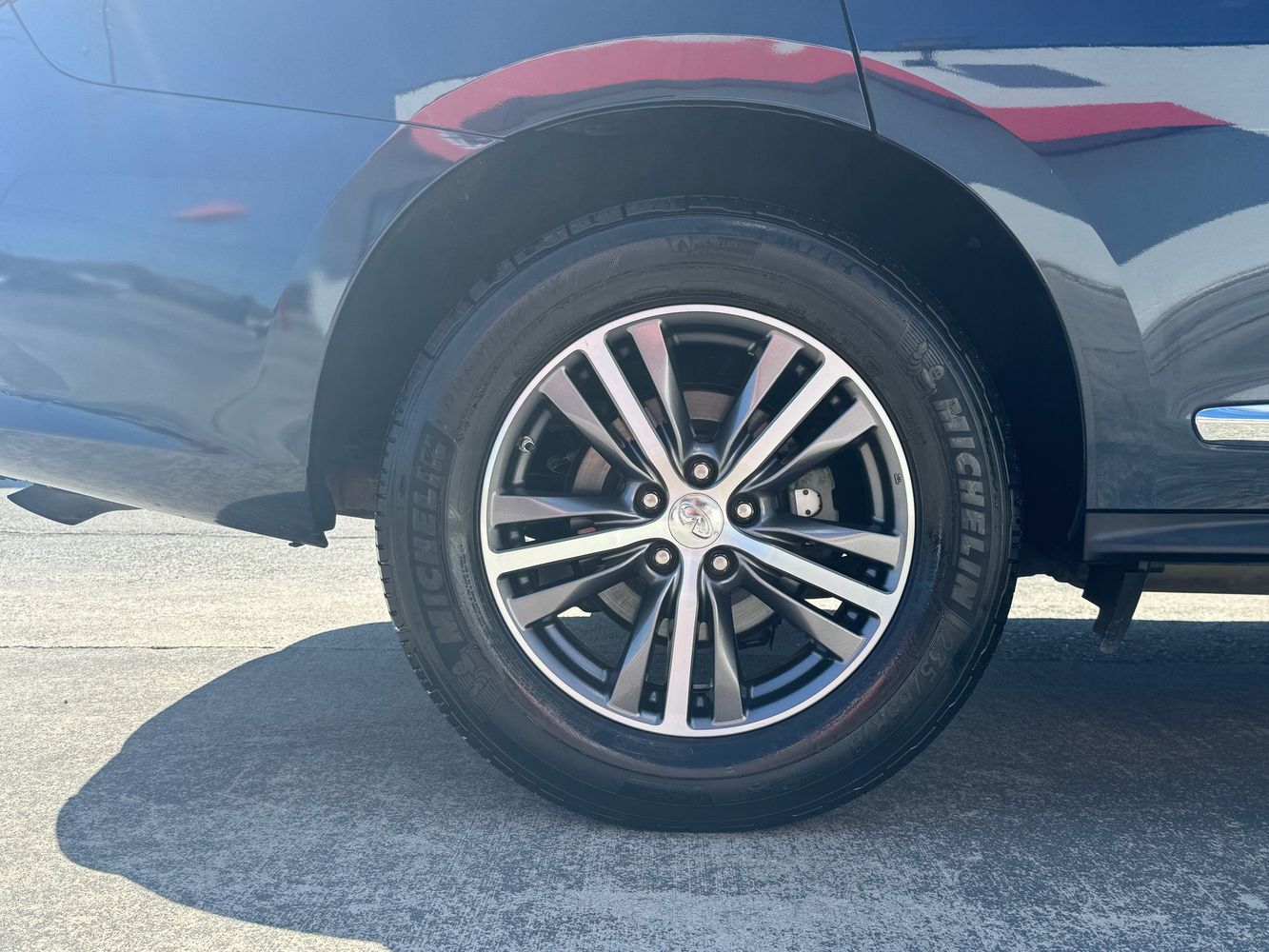 2018 Infiniti QX60 Base photo 13