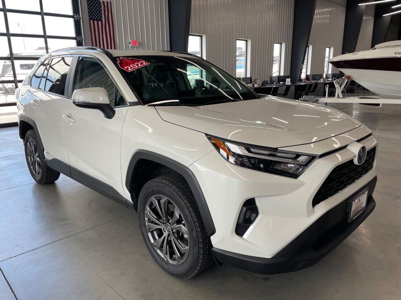 2022 Toyota RAV4 XLE Premium's photo