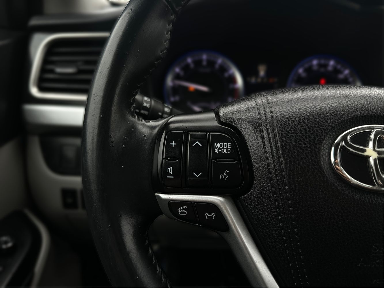 2016 Toyota Highlander XLE photo 28