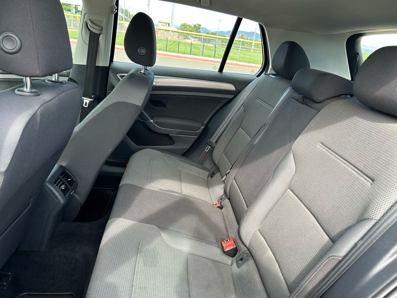 2016 Volkswagen Golf TSI S photo 16