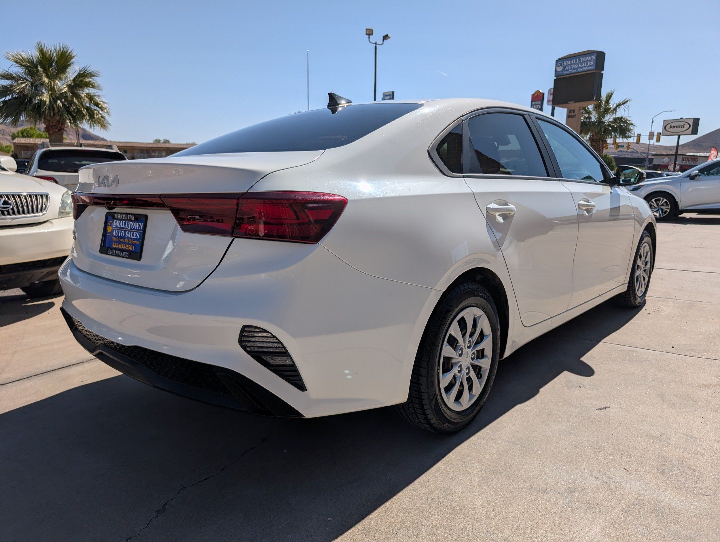 2023 Kia Forte LX - Photo 4