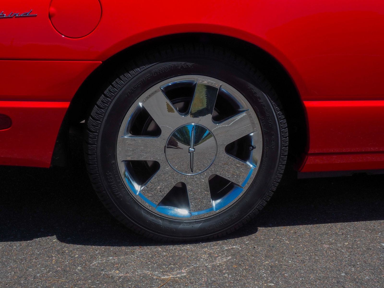 2002 Ford Thunderbird 33