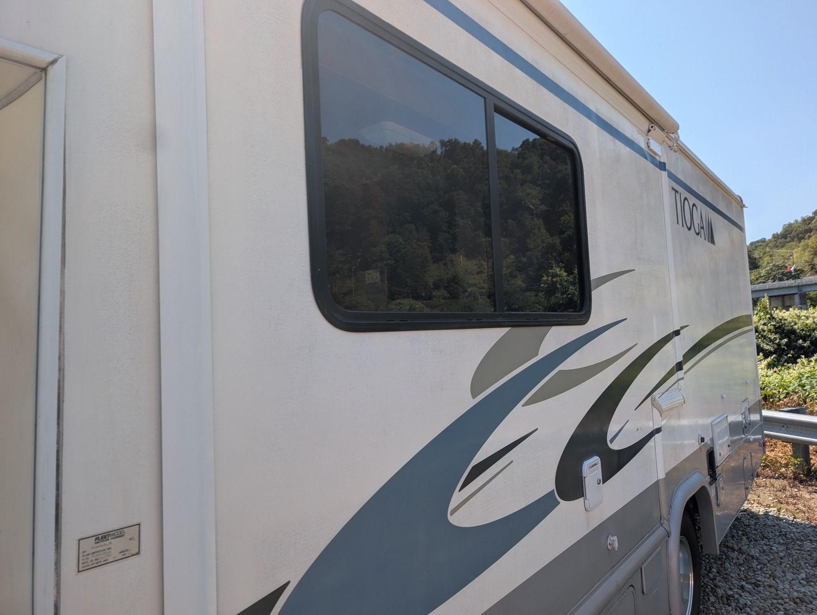 2004 Ford E-Series Chassis 20