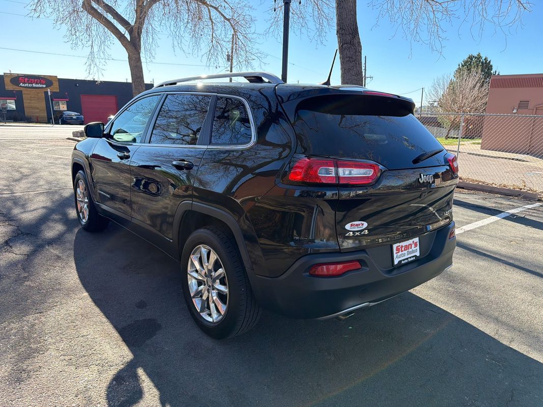 View vehicle photo 7