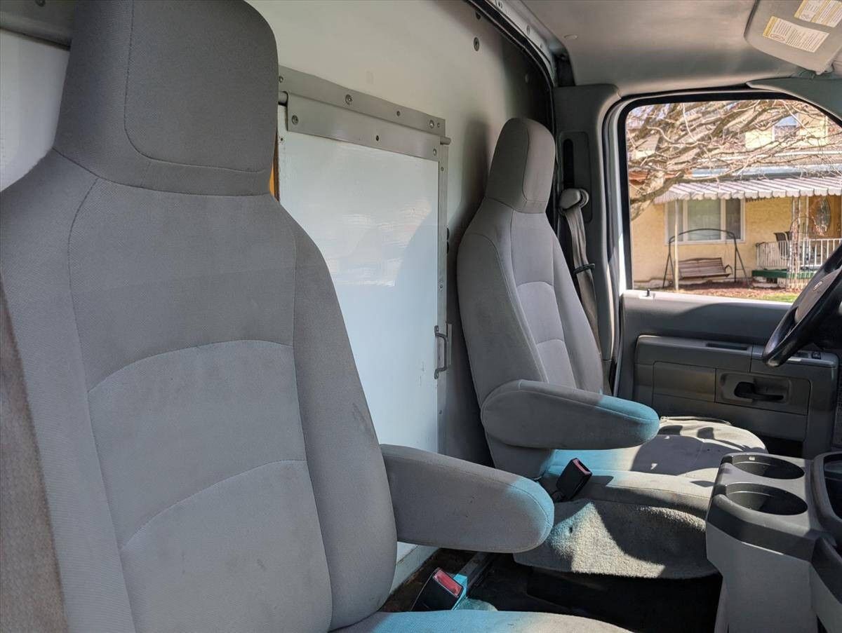 2014 Ford E-Series 33