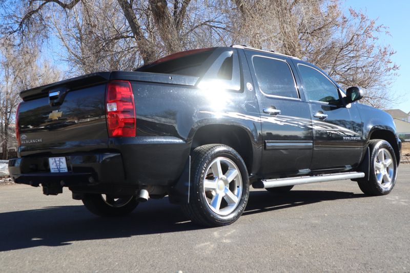 2013 Chevrolet Avalanche Photos