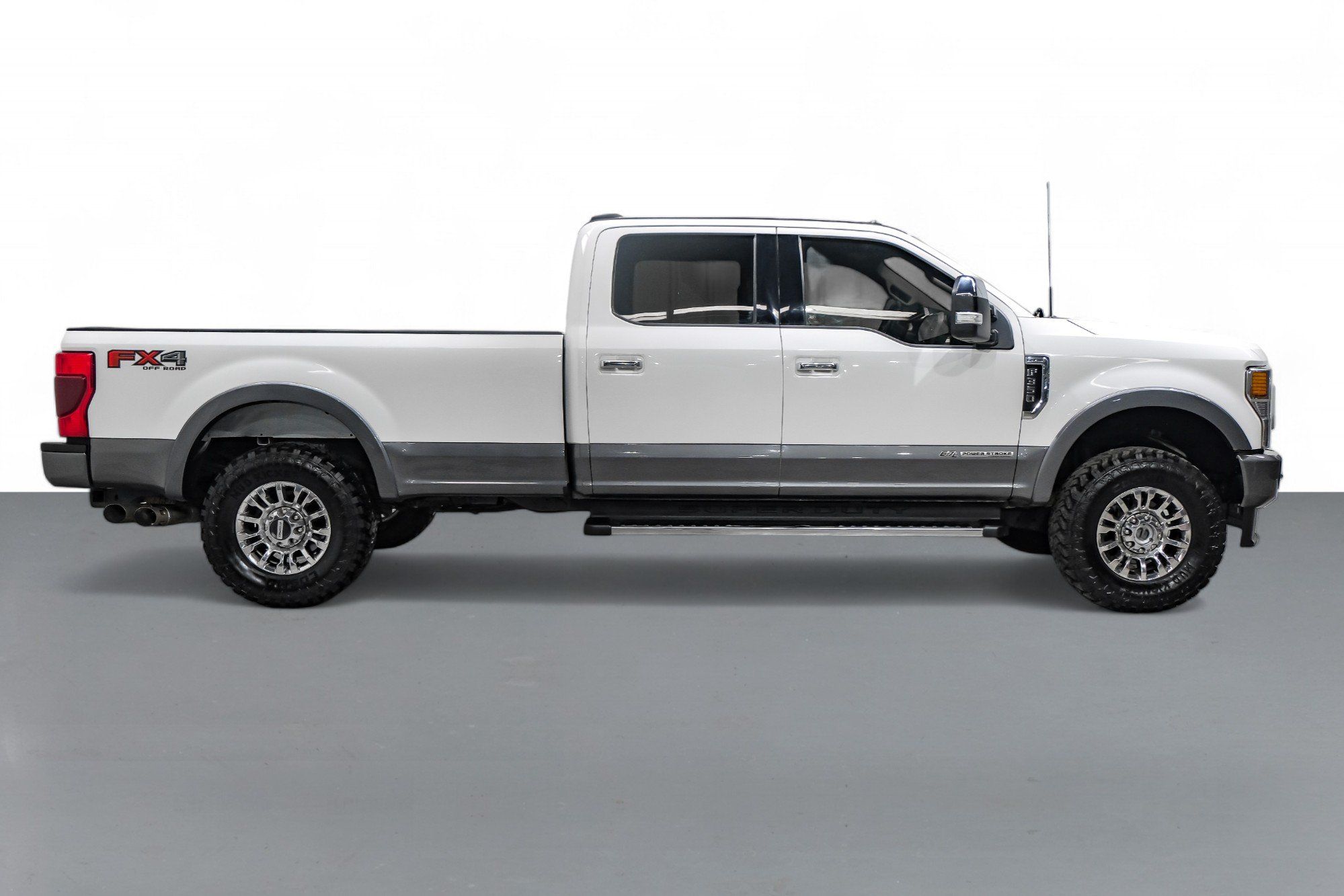 2021 Ford F-350 Lariat photo 4