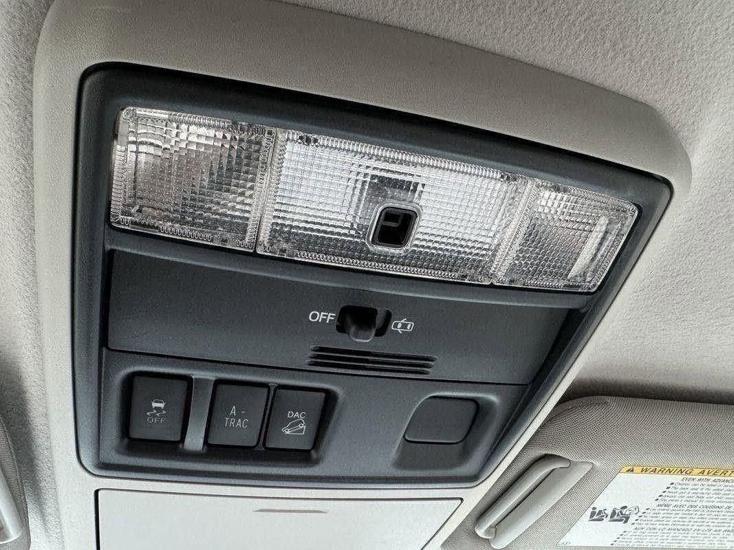 2017 Toyota 4Runner SR5 Premium photo 15