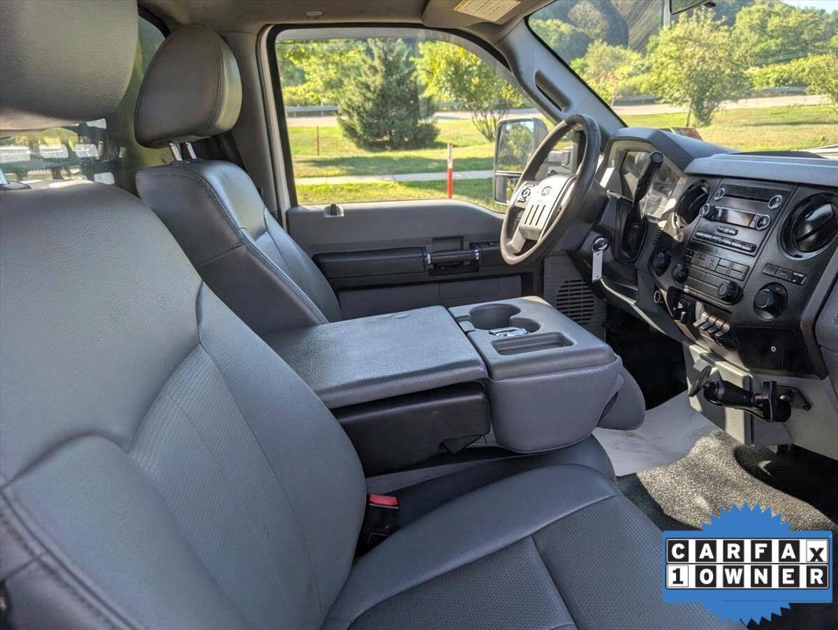 2016 Ford F-550 Super Duty 24