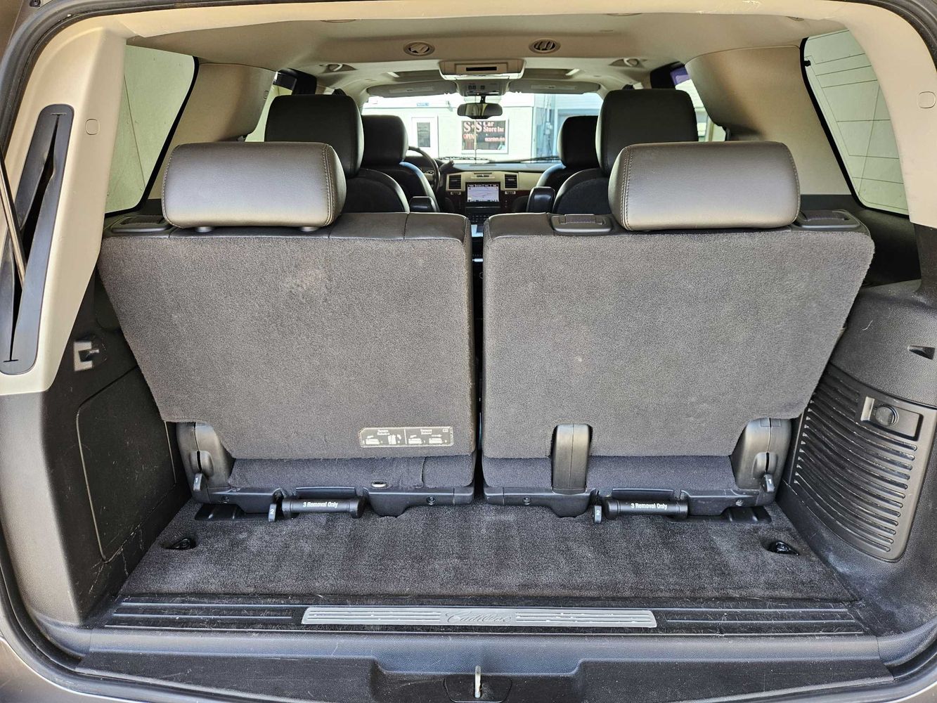 2011 Cadillac Escalade Luxury photo 11