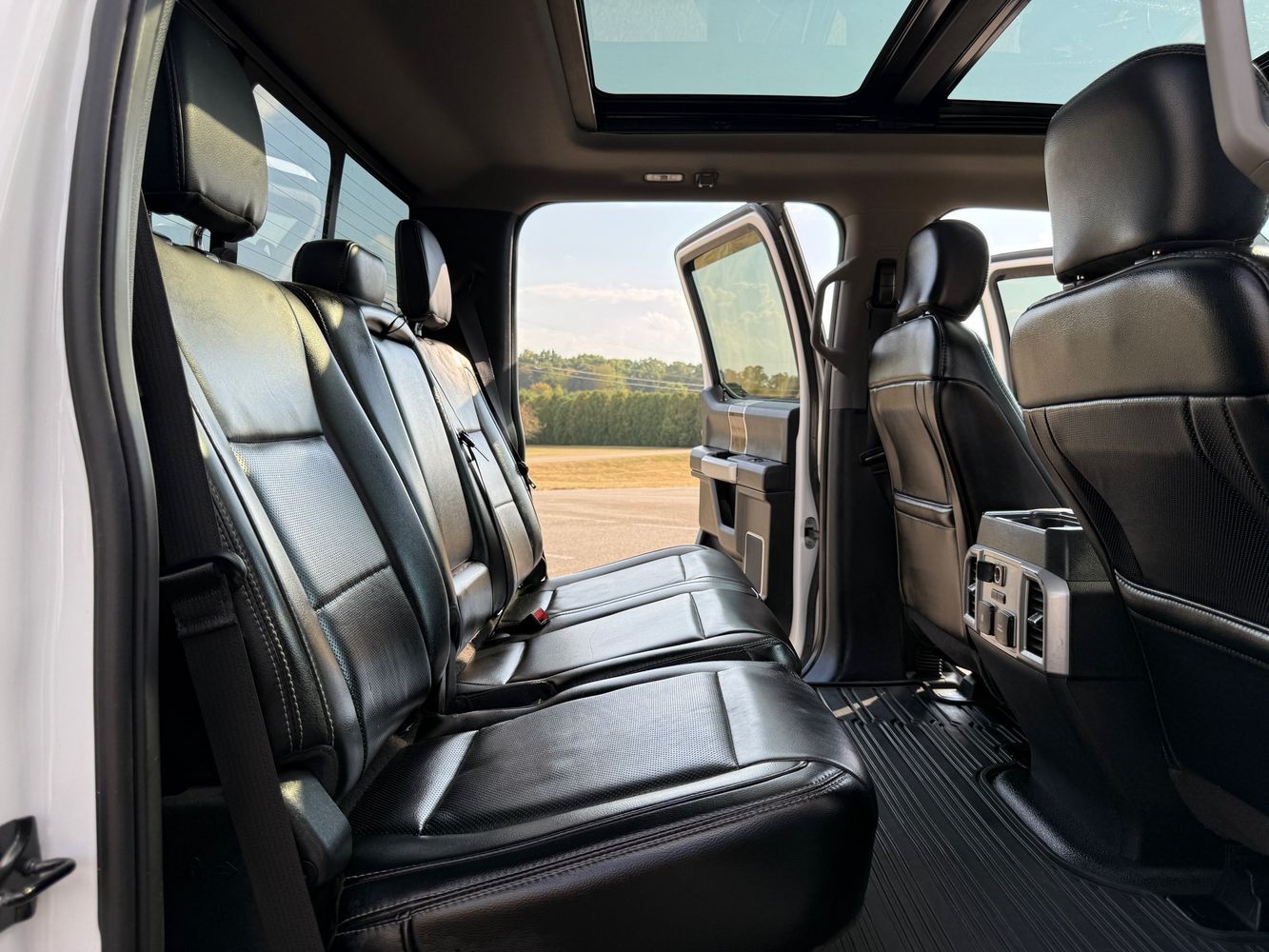 2019 Ford F-250 Lariat photo 17