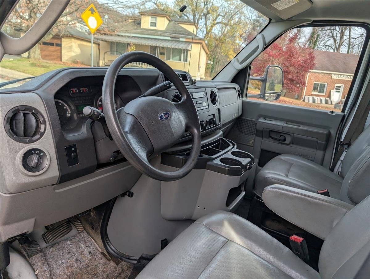 2017 Ford E-Series 56